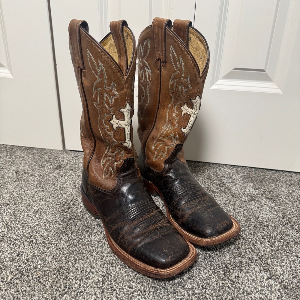 Tony Lama Woman’s Cowboy Boots 6.5B Brown Leather Cross Embroidered Square Toe